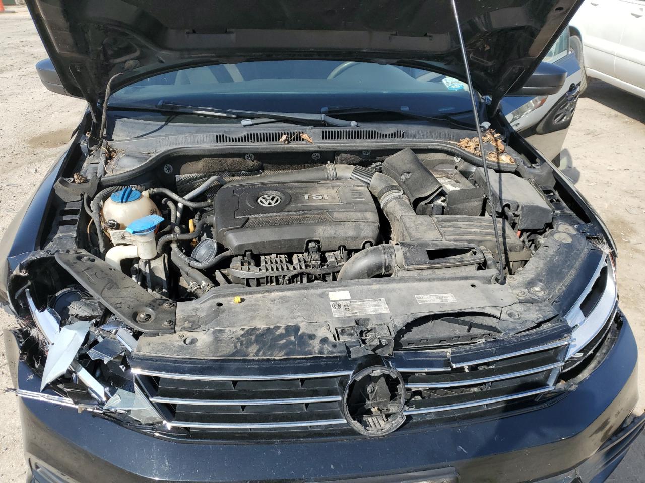 2015 Volkswagen Jetta - Image 13