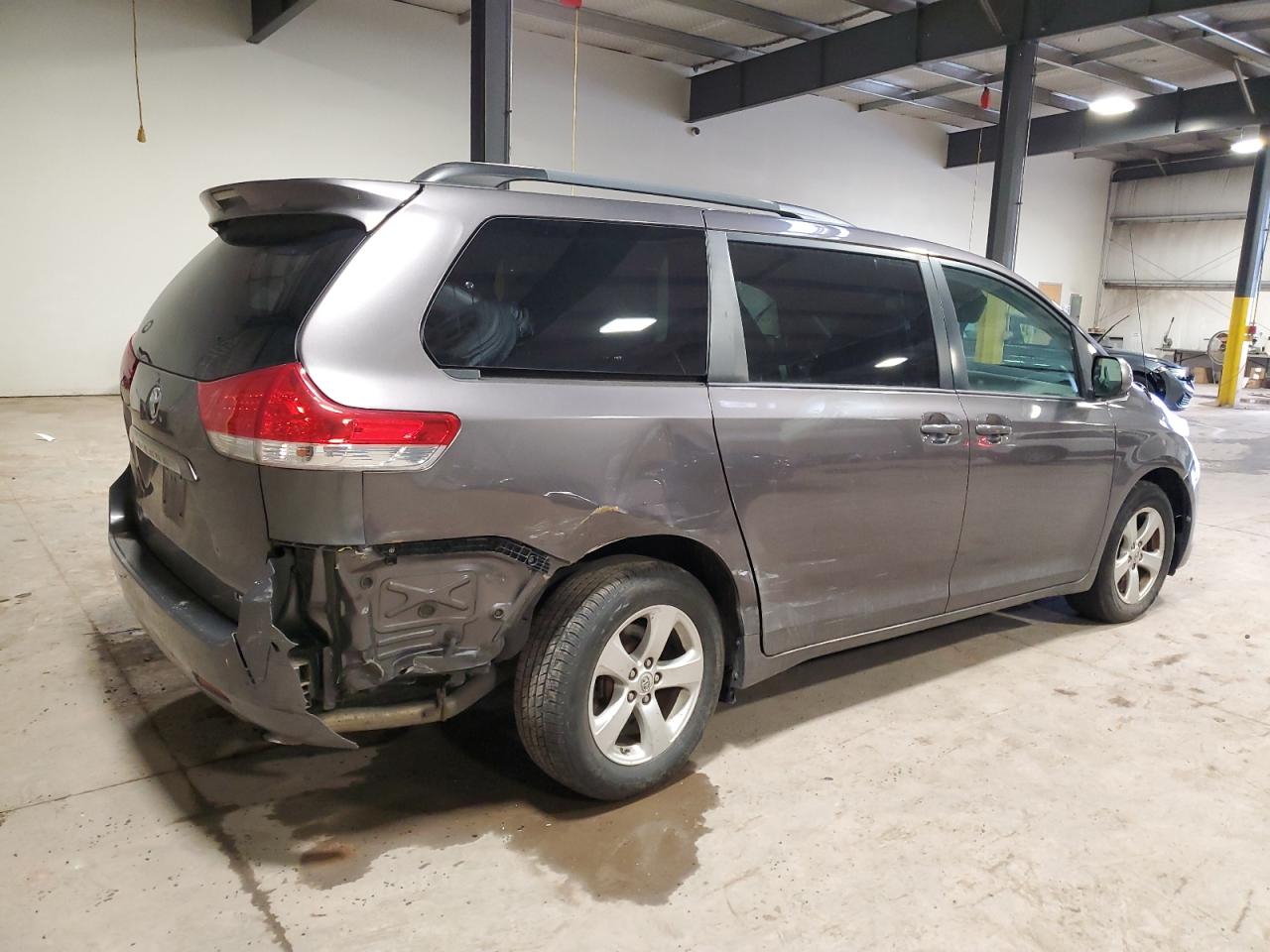 2012 Toyota Sienna - Image 3
