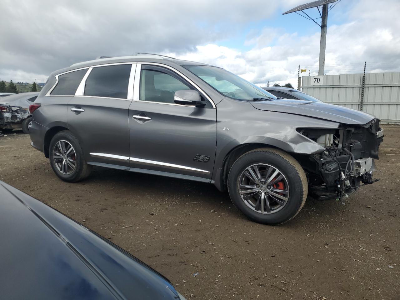 2017 Infiniti QX60 - Image 4