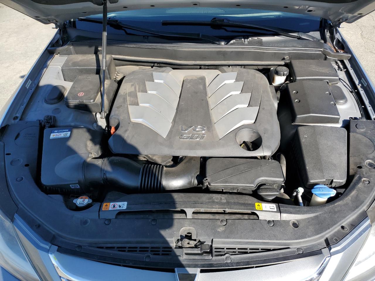2014 Hyundai Genesis - Image 11