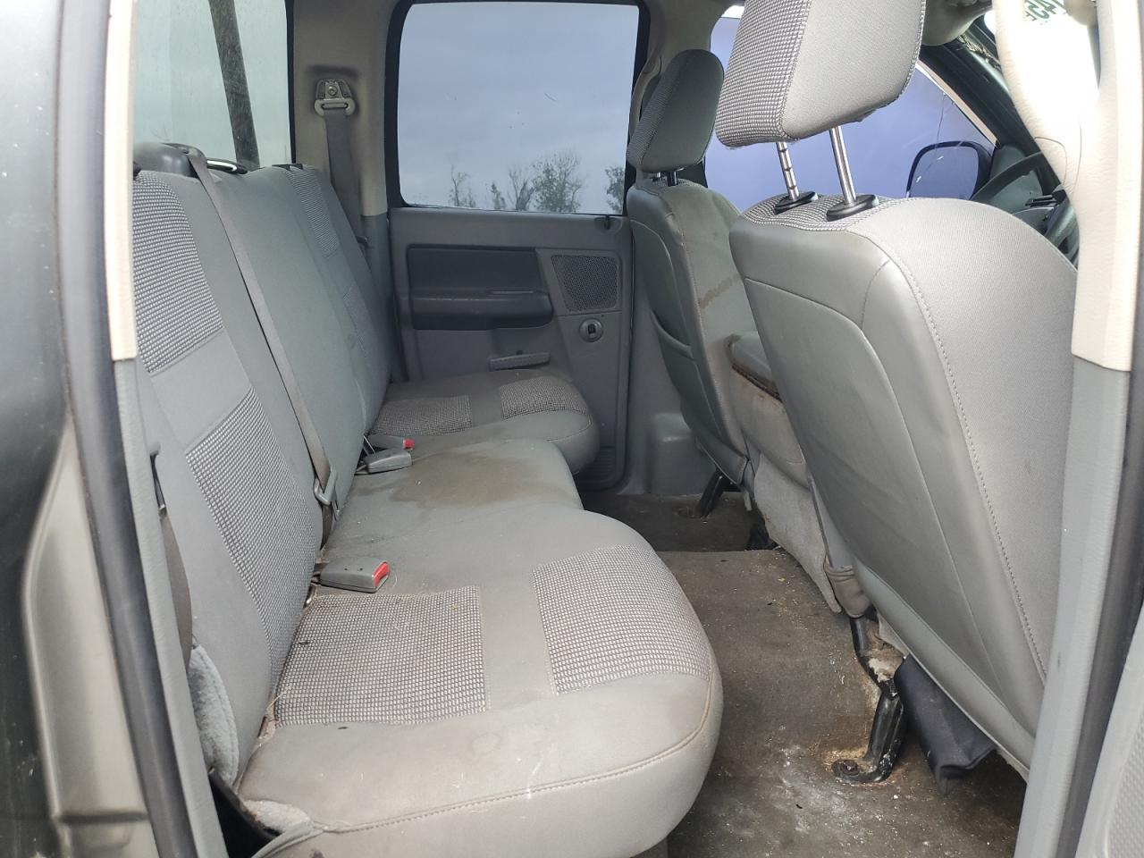 2006 Dodge RAM - Image 10