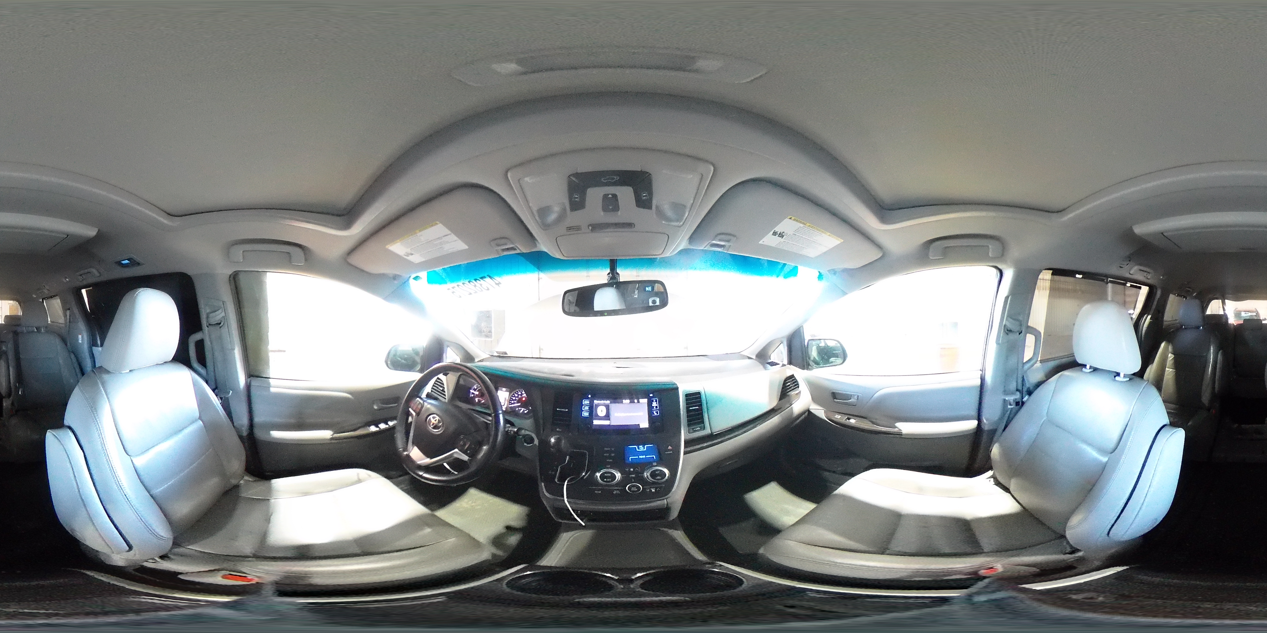 2016 Toyota Sienna - Image 15