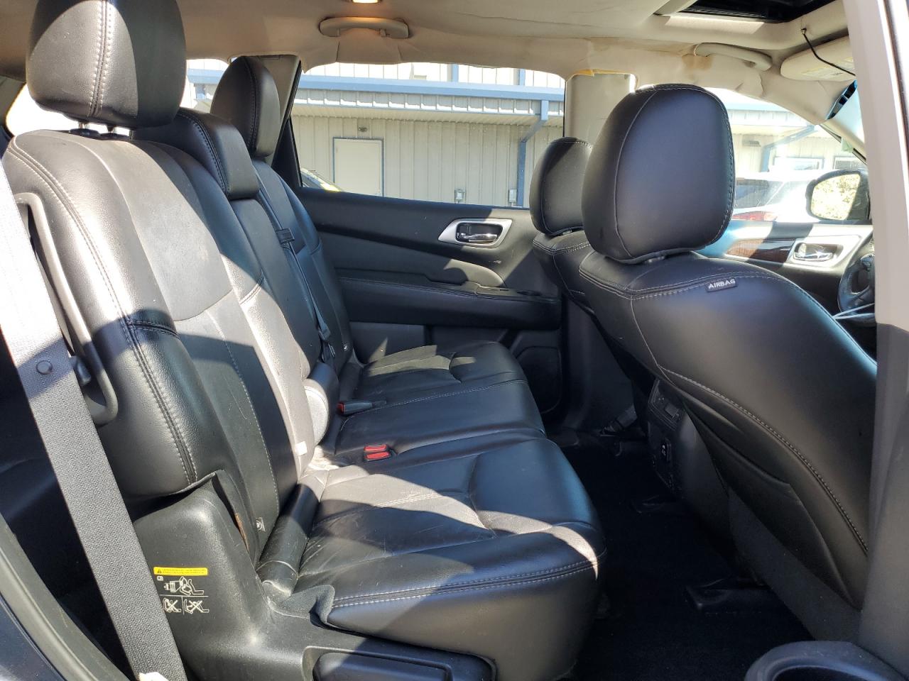 2015 Nissan Pathfinder - Image 11
