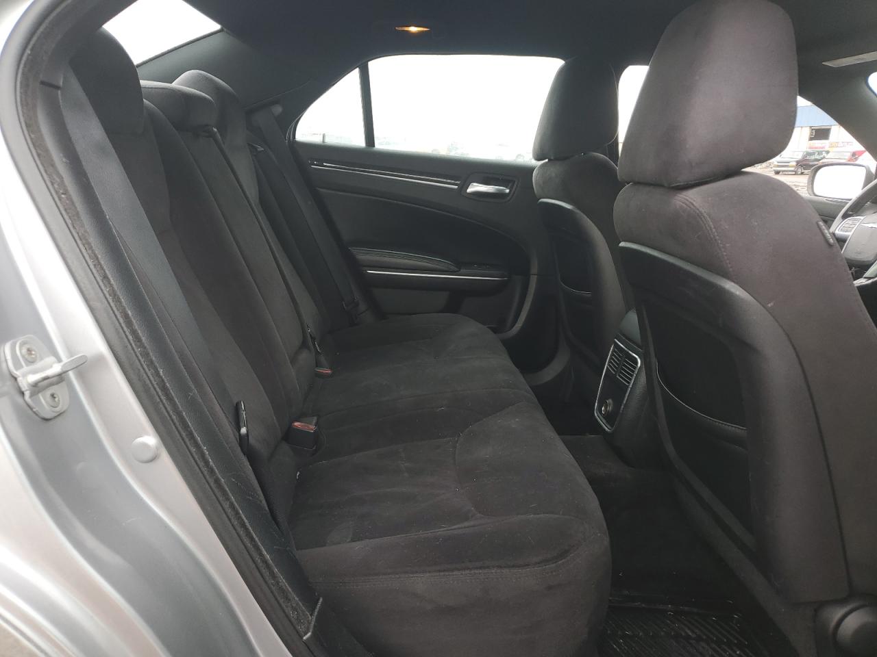 2011 Chrysler 300 - Image 10