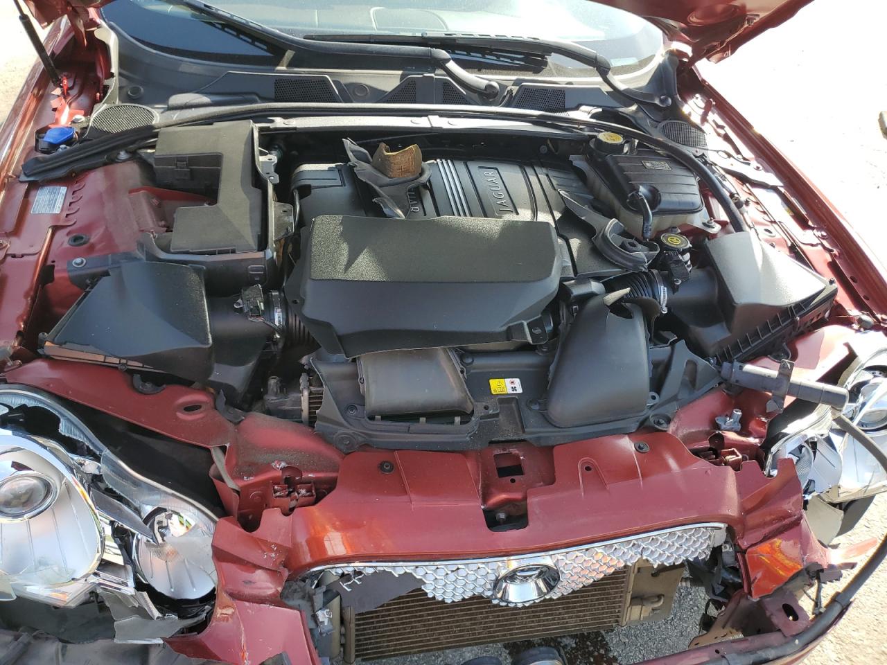 2010 Jaguar XF - Image 11