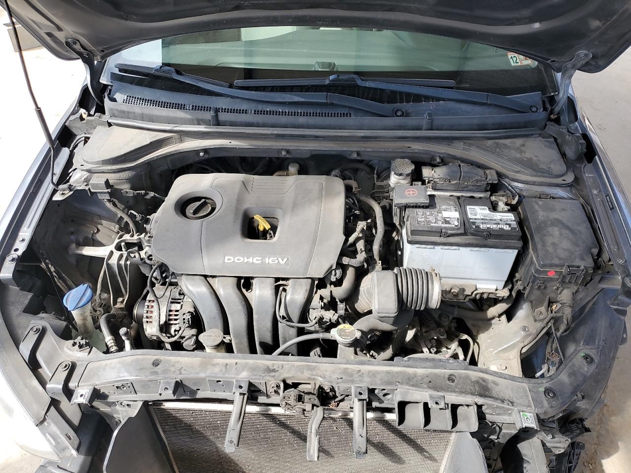 2018 Hyundai Elantra - Image 12