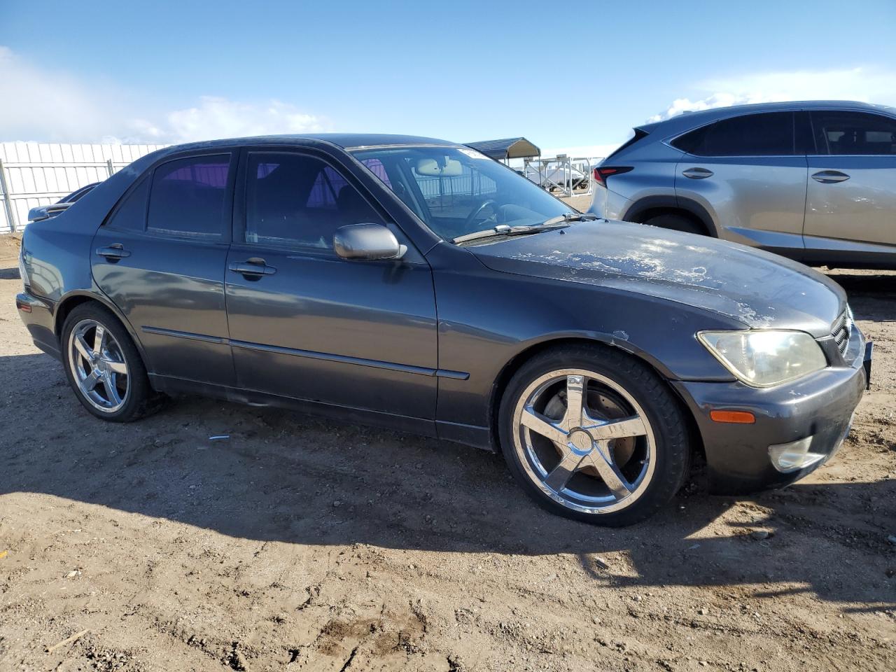 2002 Lexus IS - Image 4
