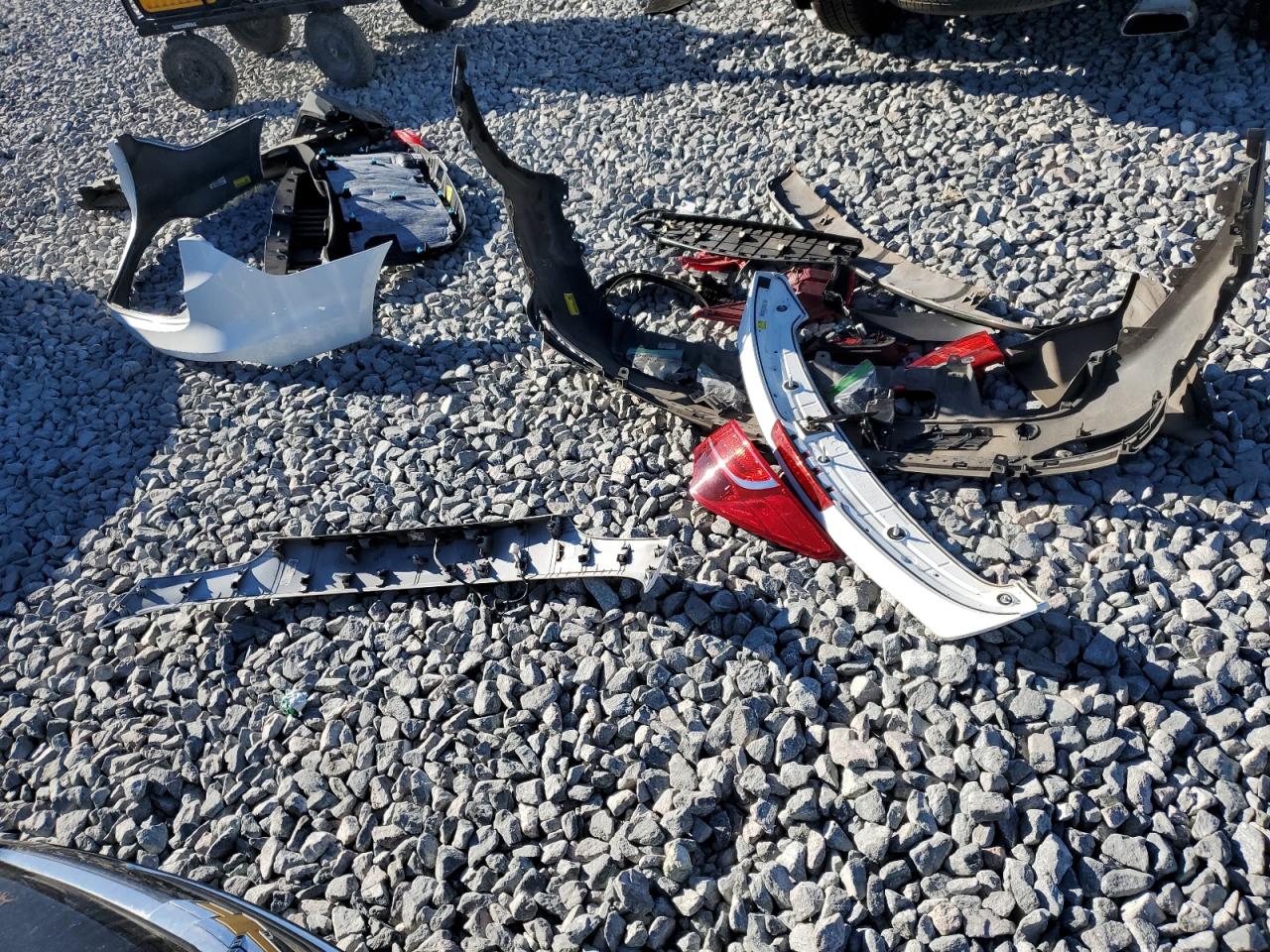 2016 Hyundai Santa Fe - Image 13