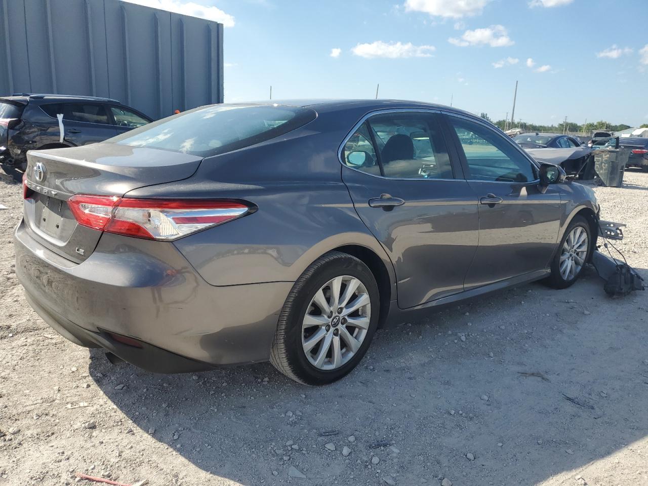 4T1B11HK0JU636344 TOYOTA CAMRY 2018