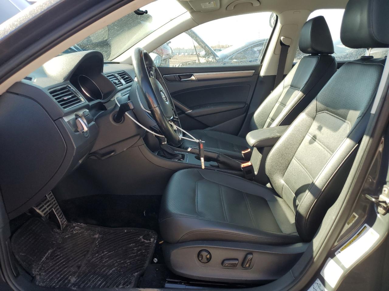 2017 Volkswagen Passat - Image 7