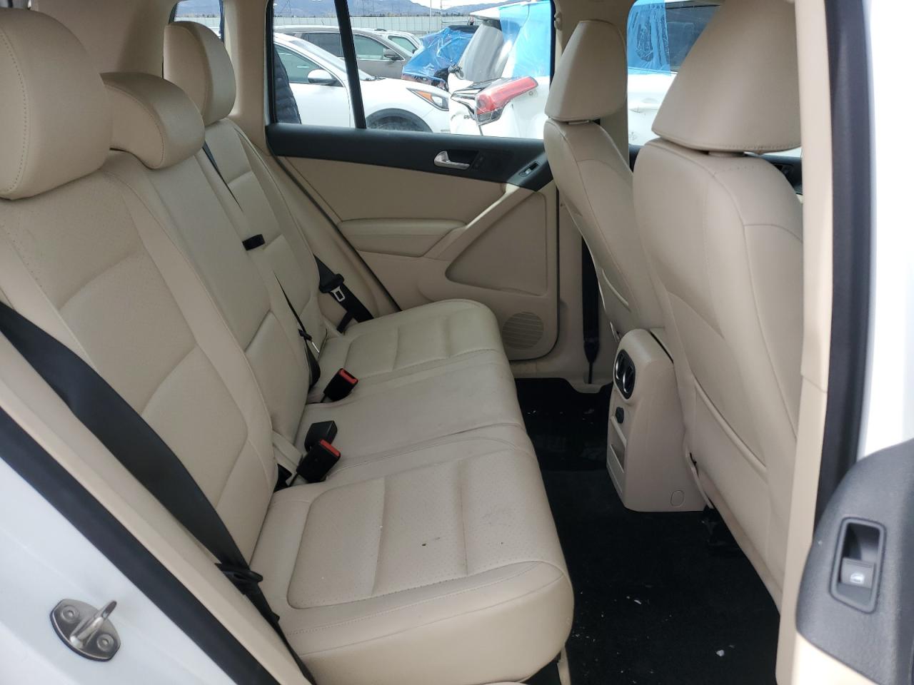 2016 Volkswagen Tiguan - Image 11