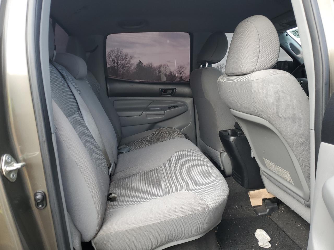 2015 Toyota Tacoma - Image 10