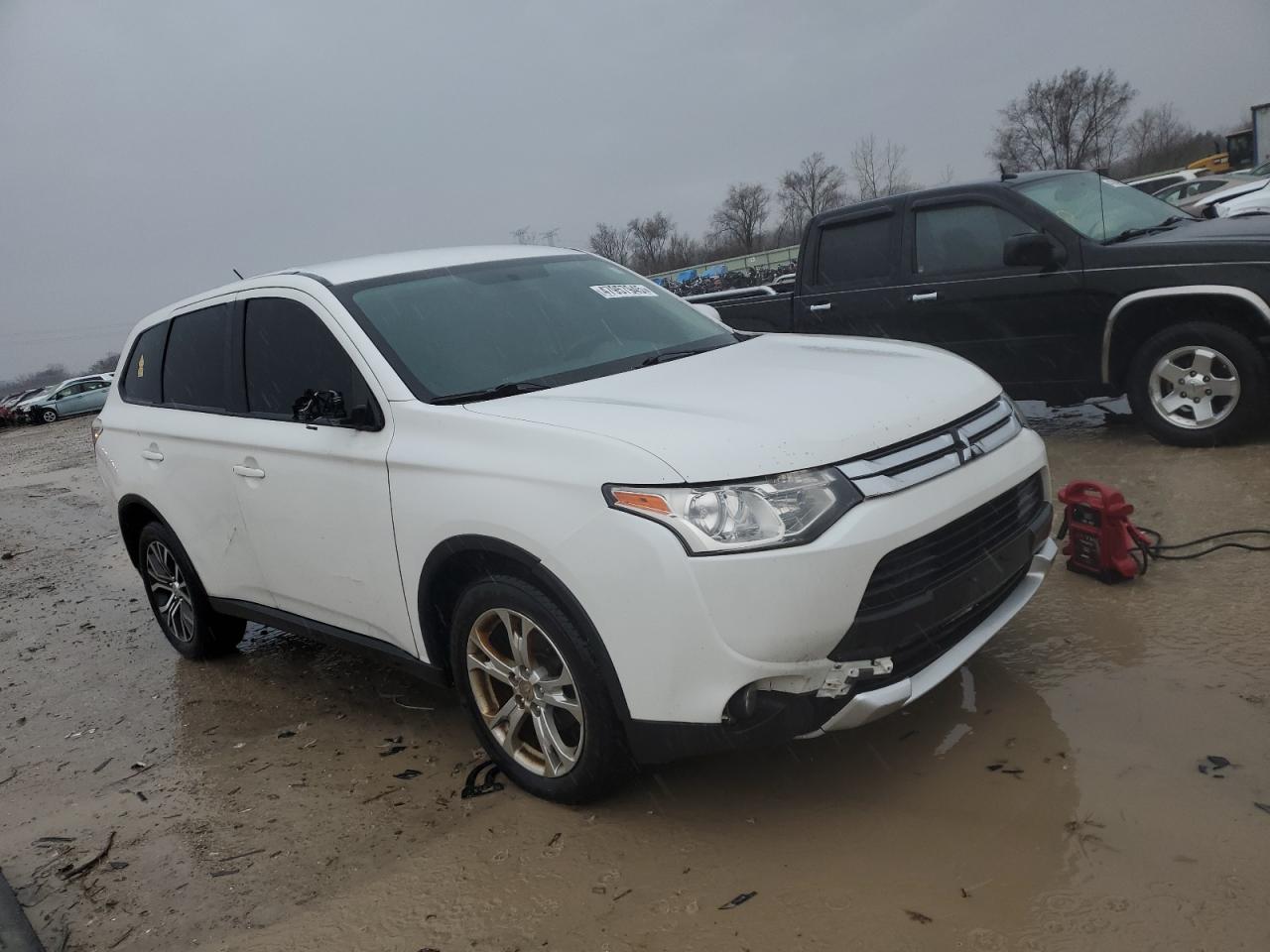 2015 Mitsubishi Outlander - Image 4