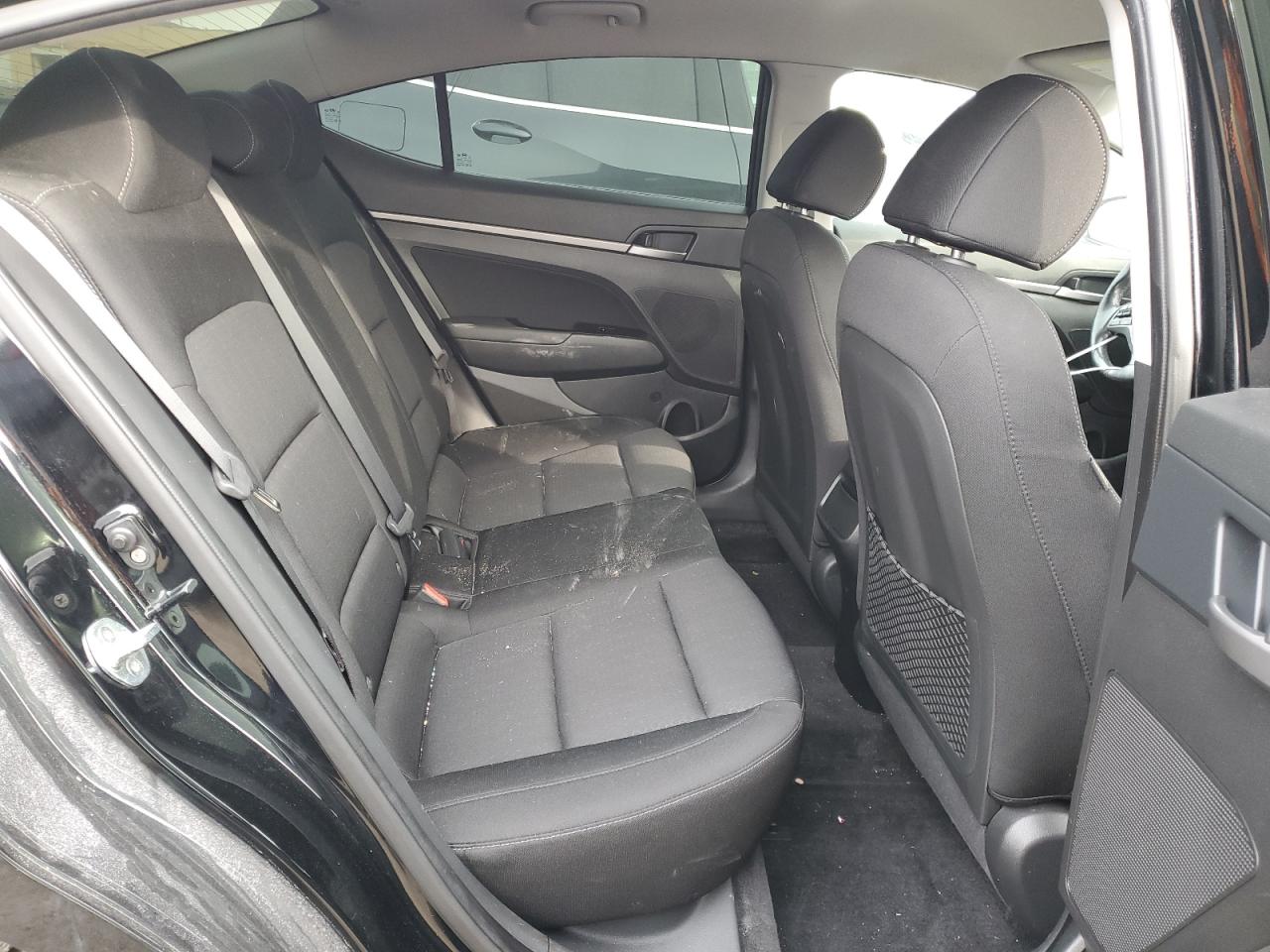 2017 Hyundai Elantra - Image 10