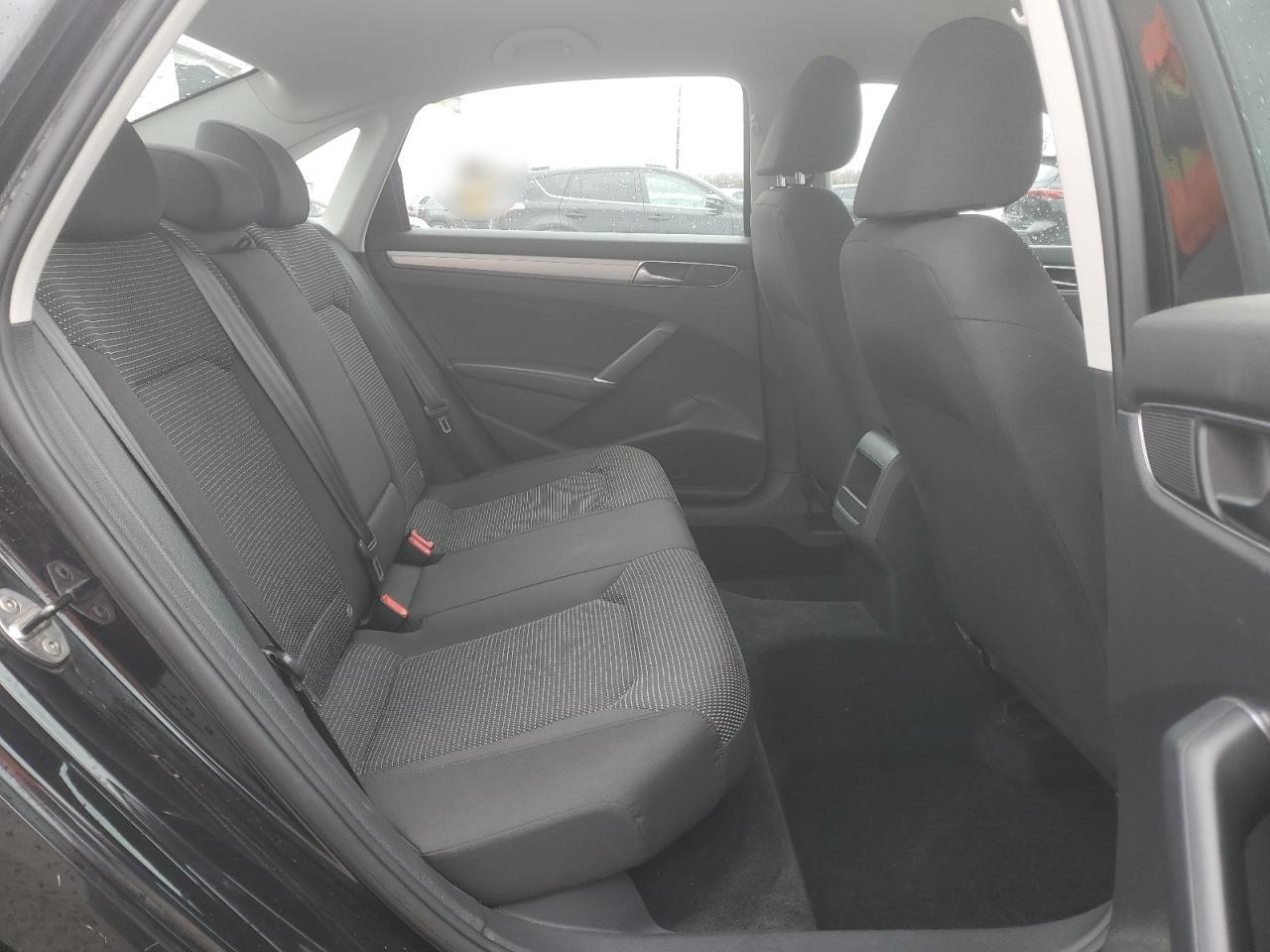 2018 Volkswagen Passat - Image 10
