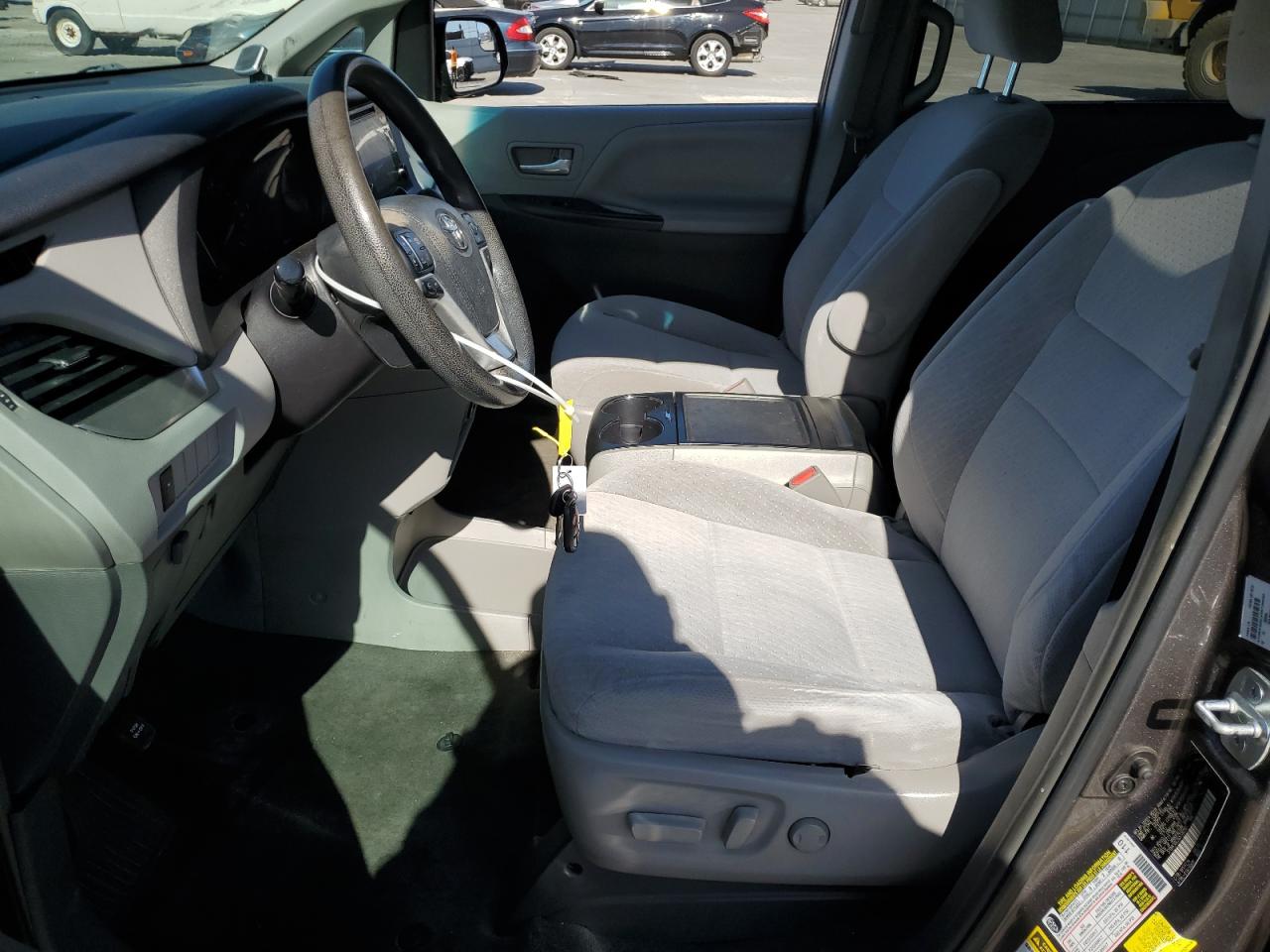 2016 Toyota Sienna - Image 7