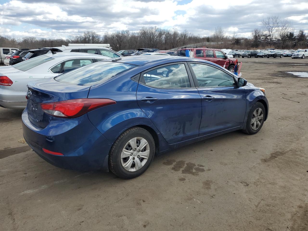 2016 Hyundai Elantra - Image 3