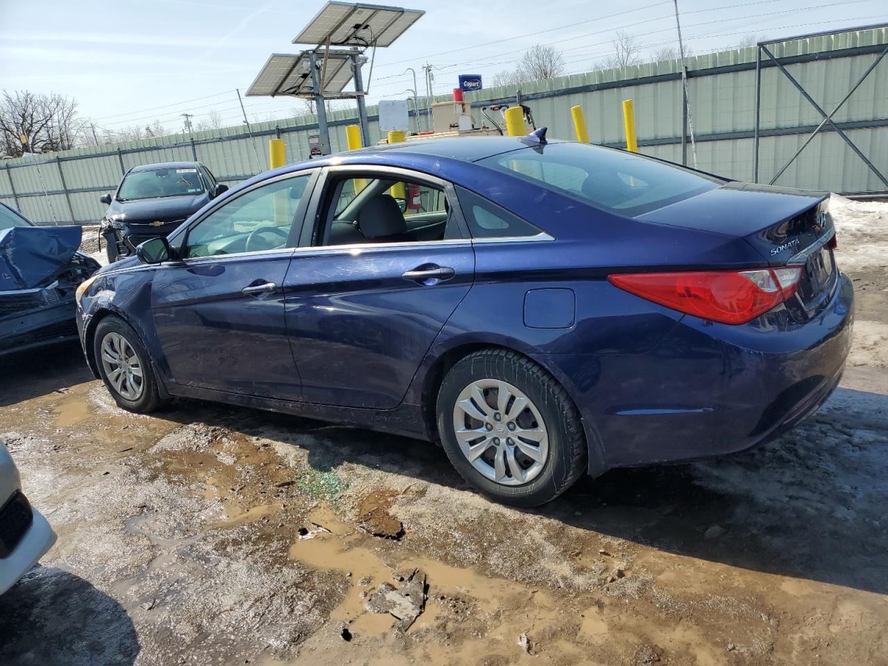 2011 Hyundai Sonata - Image 2