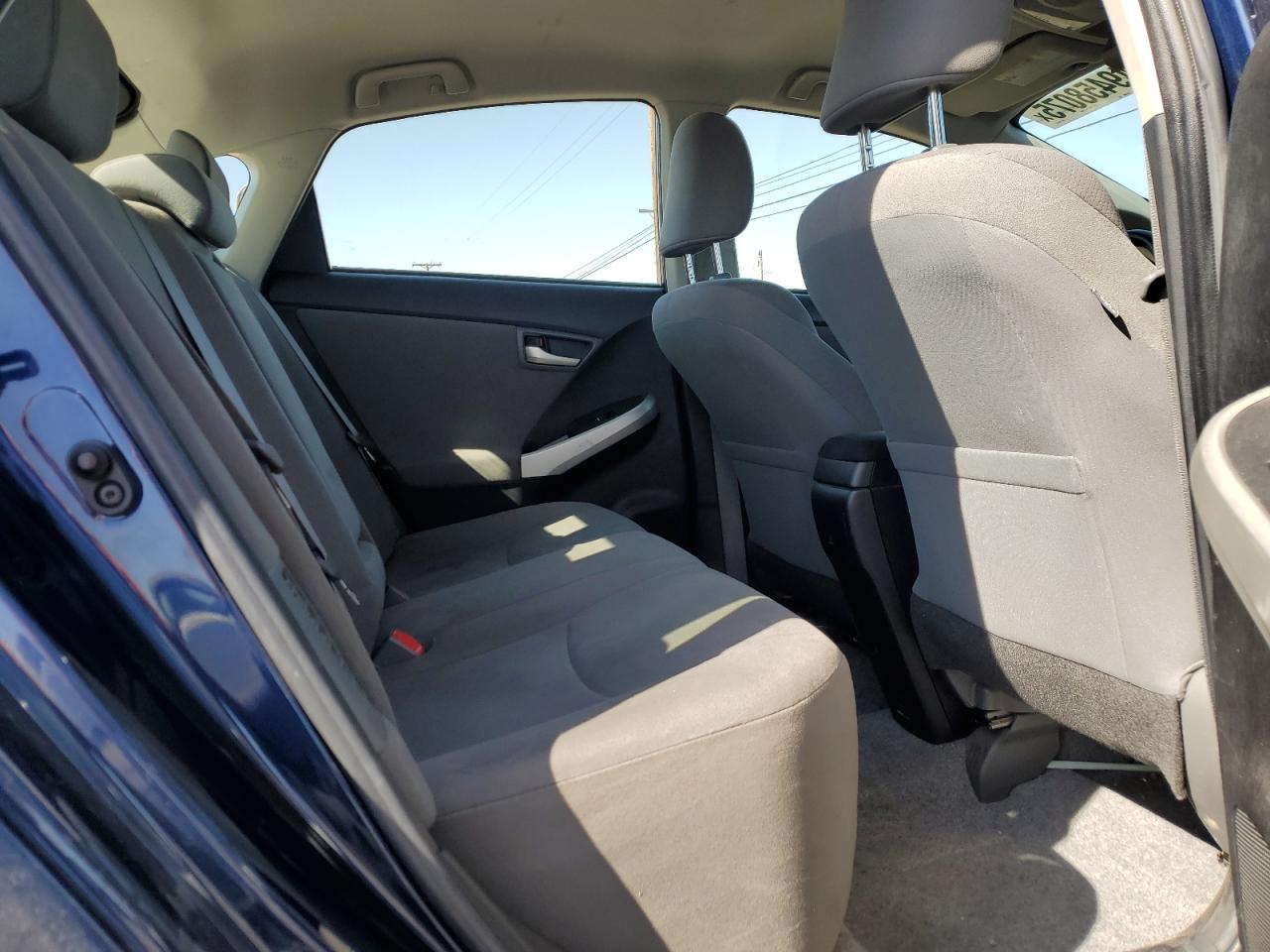 2015 Toyota Prius - Image 10