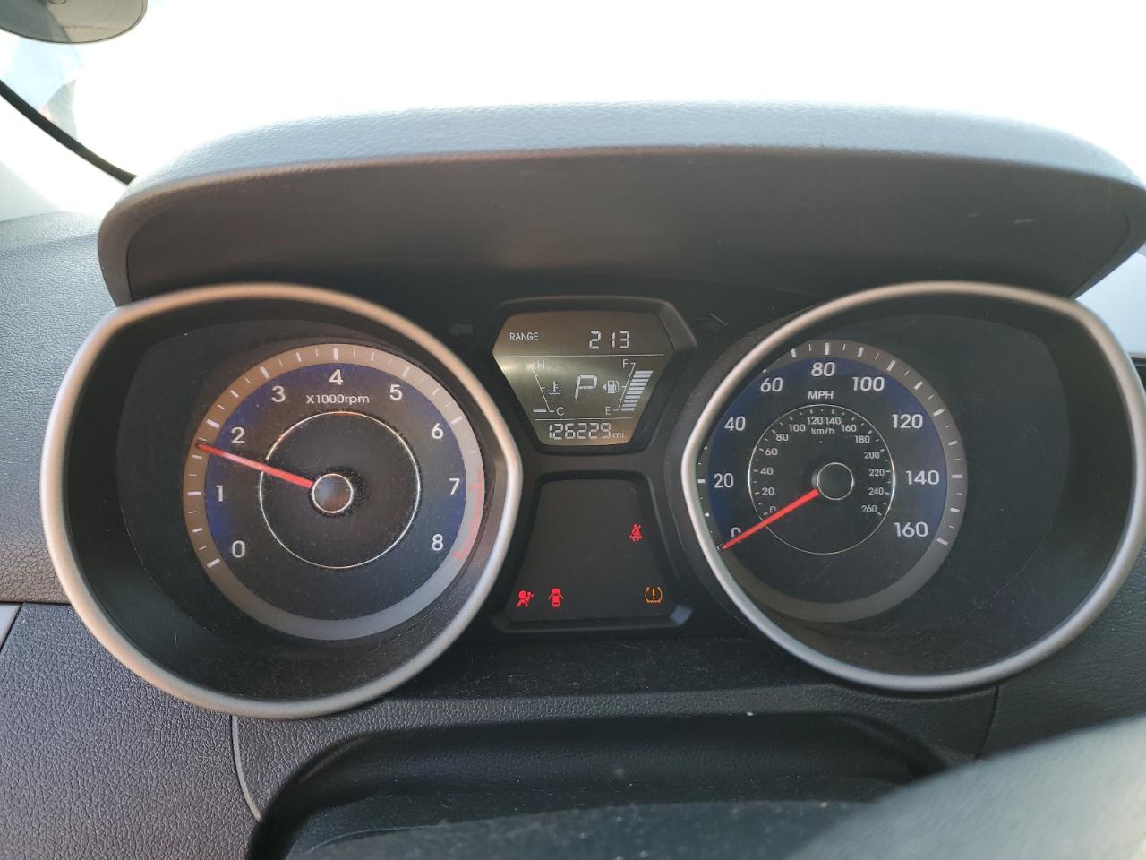 2016 Hyundai Elantra - Image 9