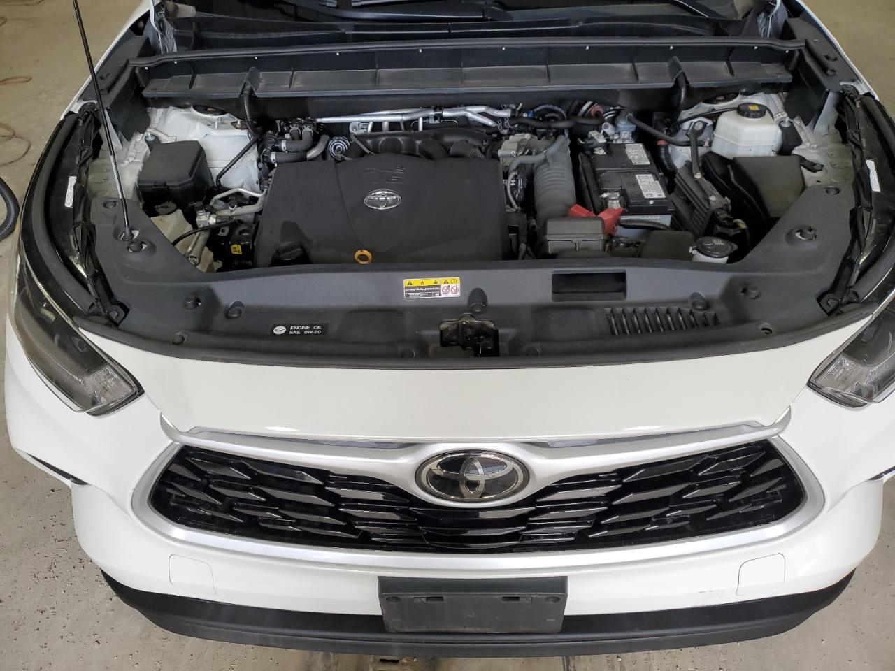 2021 Toyota Highlander - Image 14