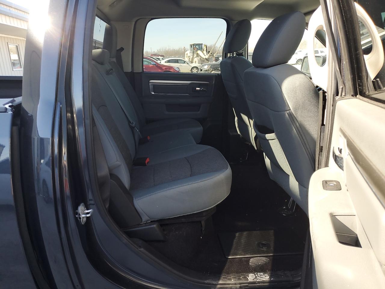 2015 RAM 1500 - Image 11
