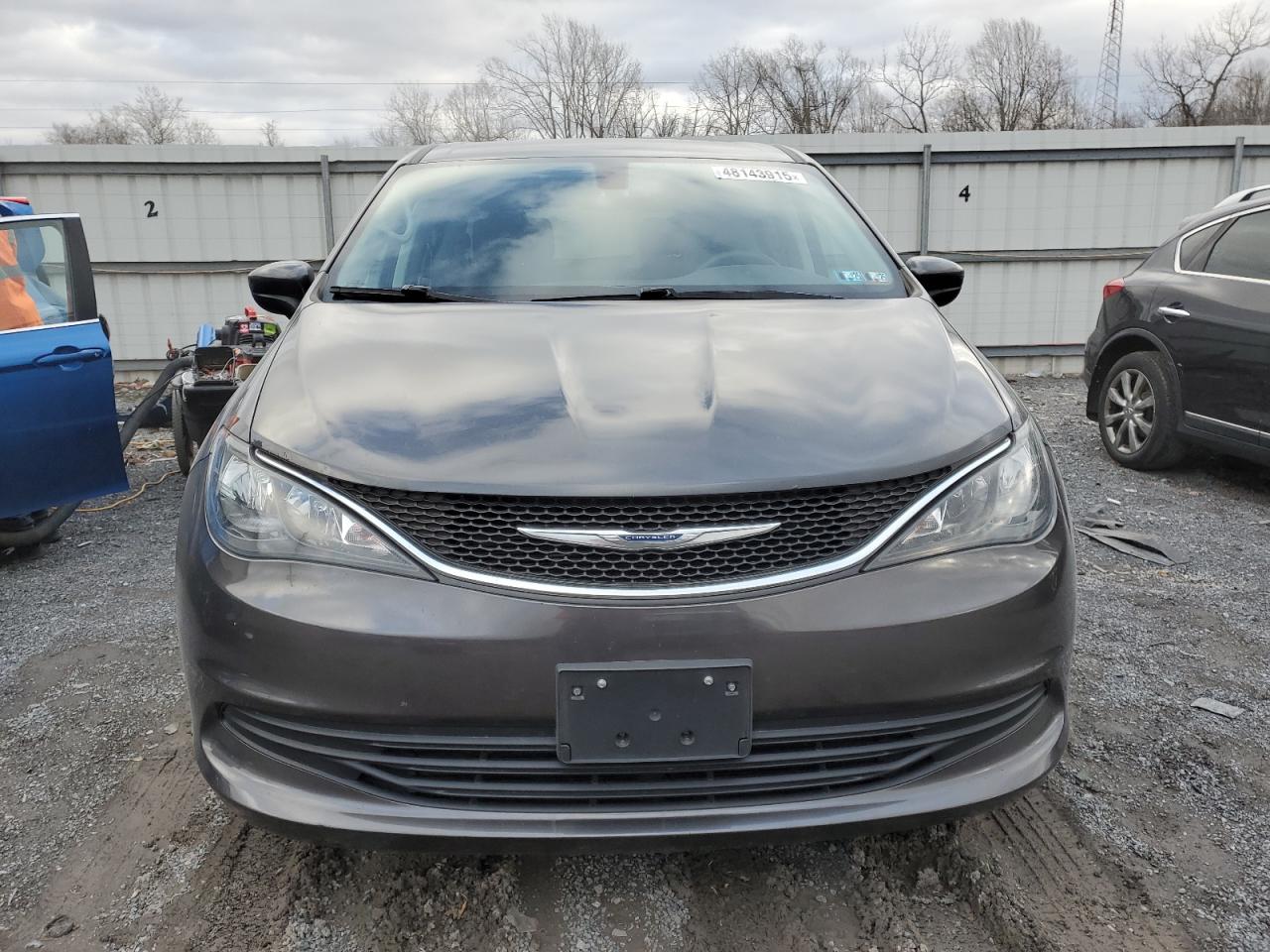 2017 Chrysler Pacifica - Image 5