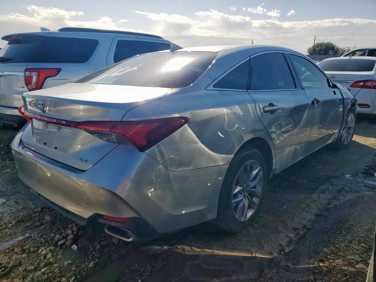 2019 Toyota Avalon - Image 3