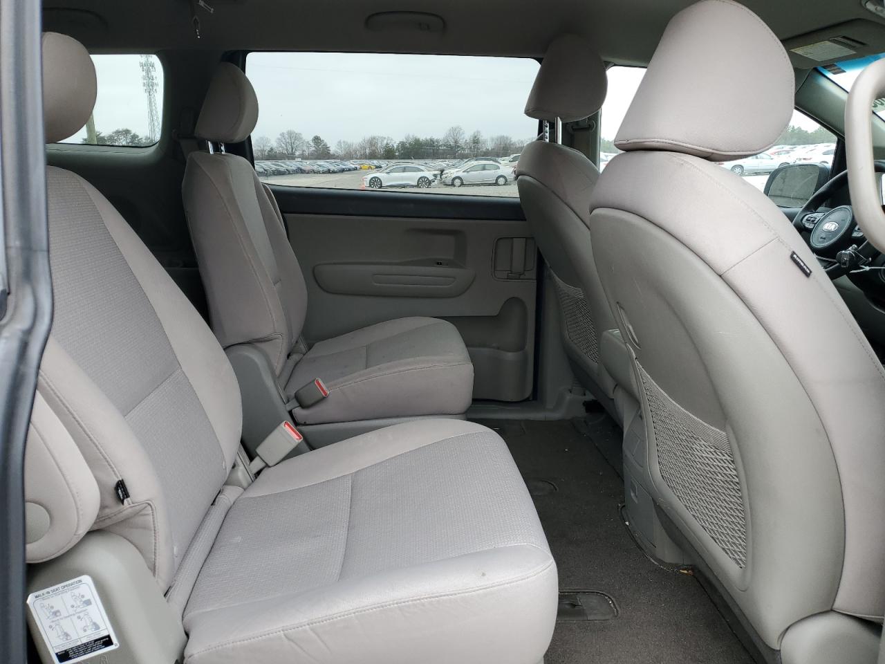 2017 Kia Sedona - Image 11
