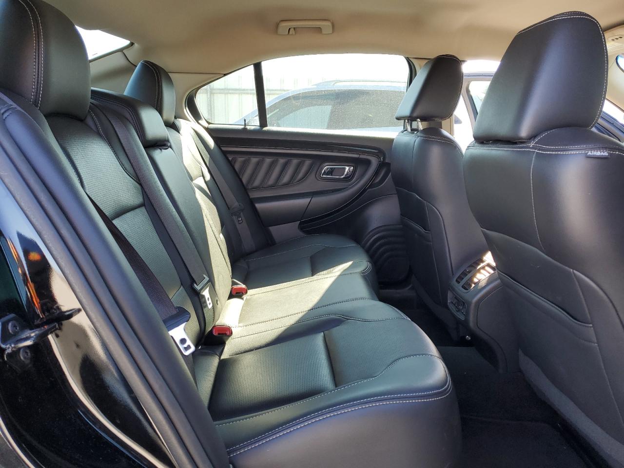 2011 Ford Taurus - Image 10