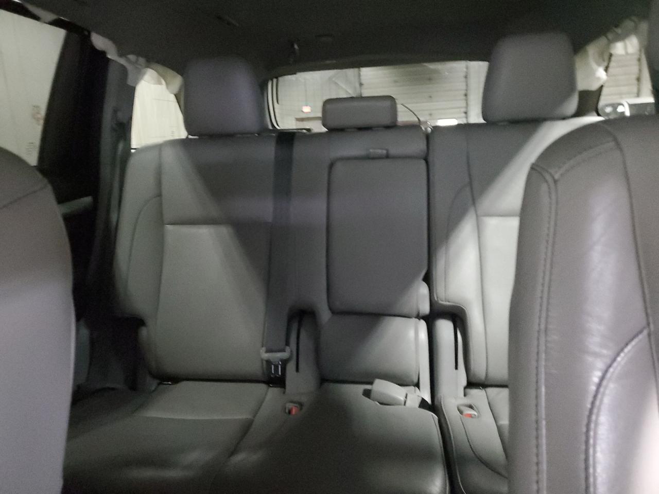 2017 Toyota Highlander - Image 10