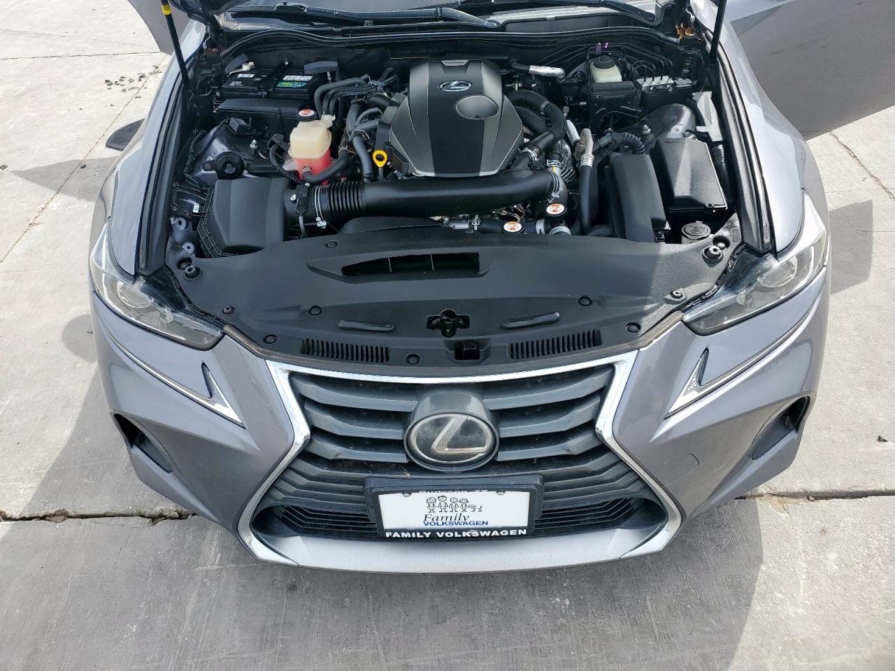 2017 Lexus IS - Image 11