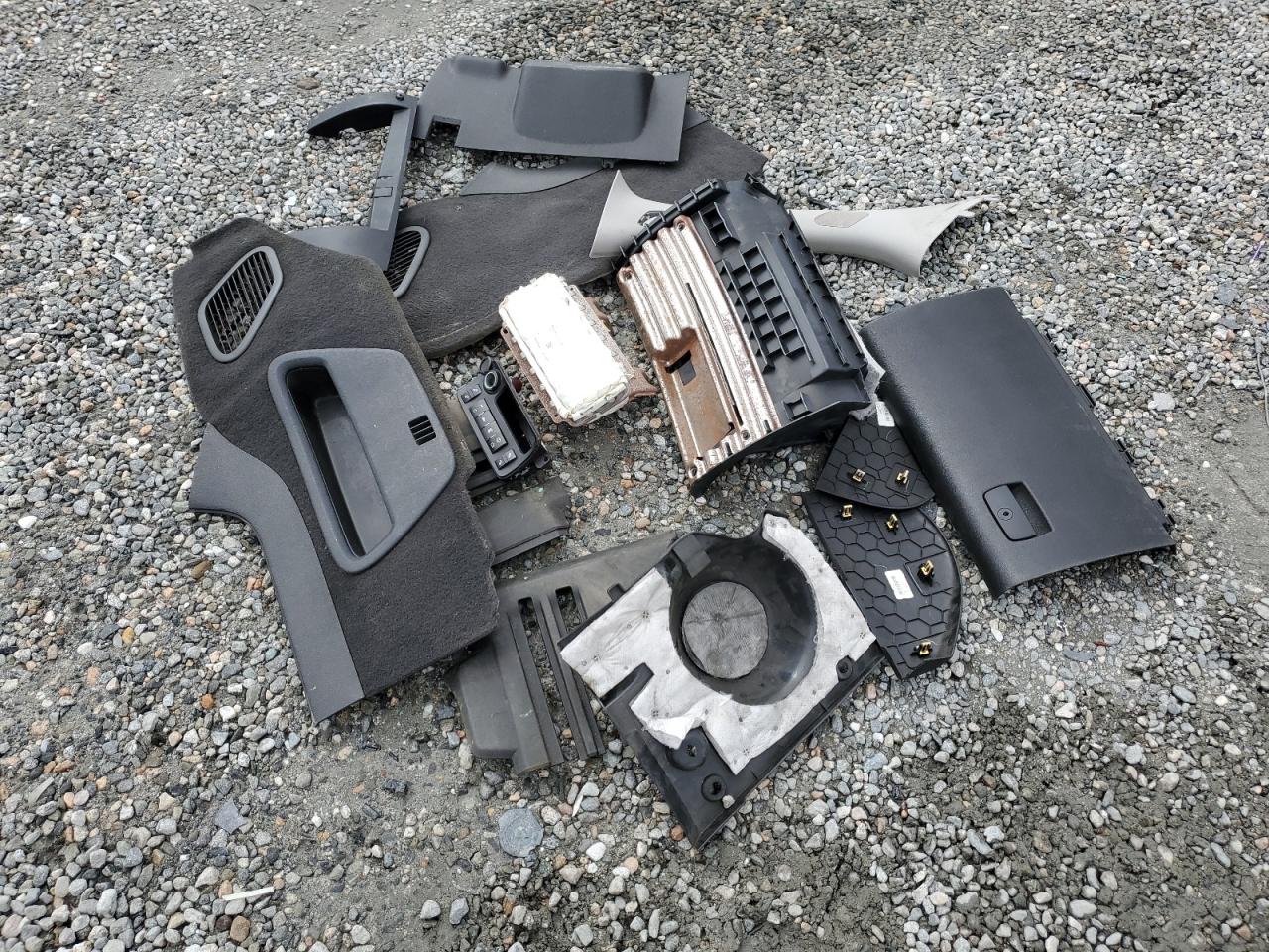 2011 GMC Acadia - Image 13