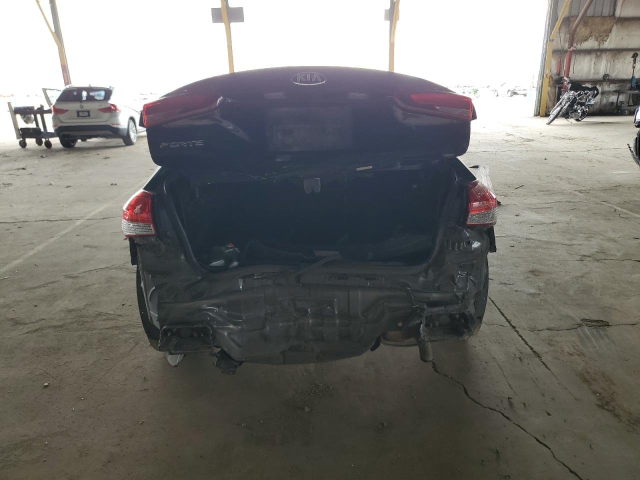 2017 Kia Forte - Image 6