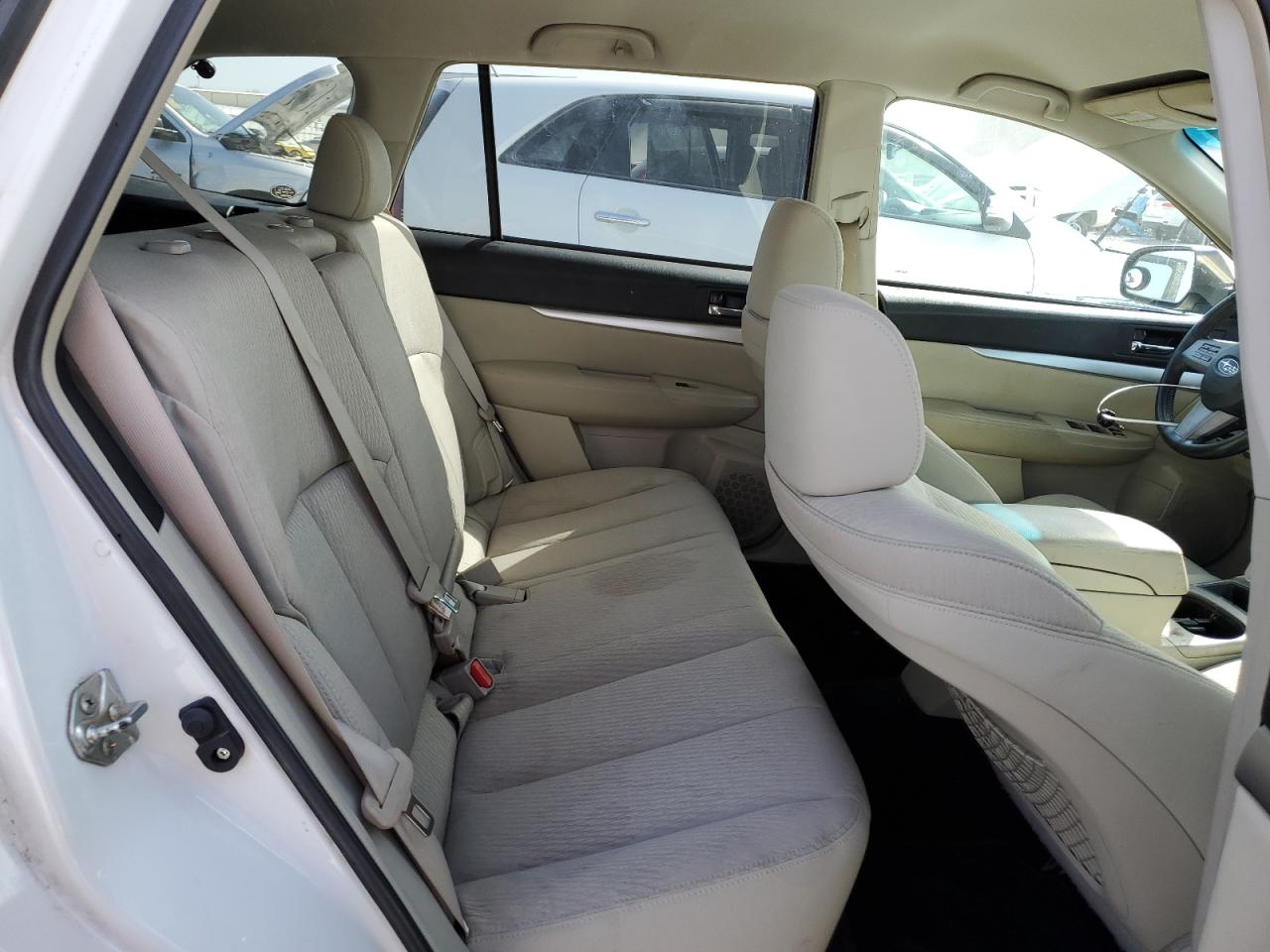 2011 Subaru Outback - Image 10
