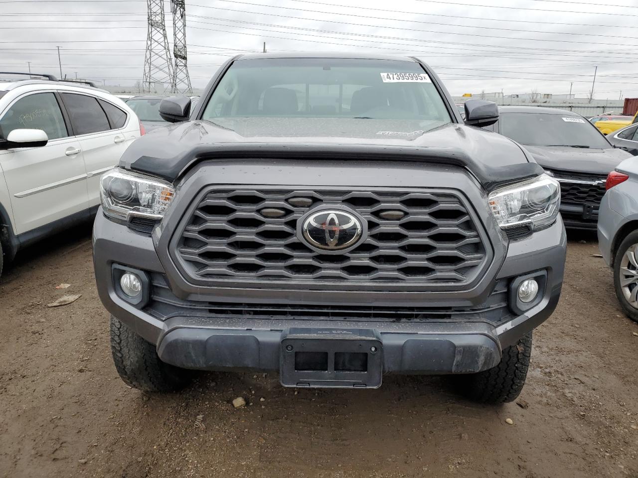 2017 Toyota Tacoma - Image 5