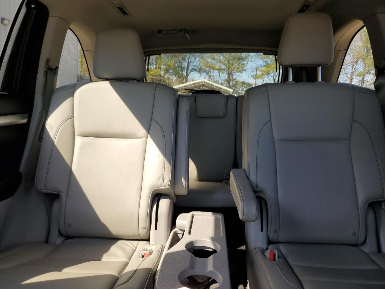 2015 Toyota Highlander - Image 10