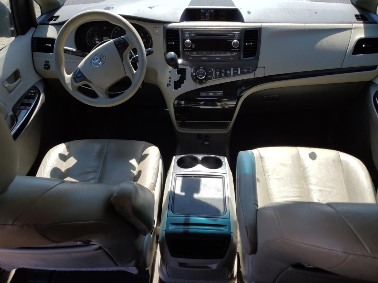2014 Toyota Sienna - Image 8