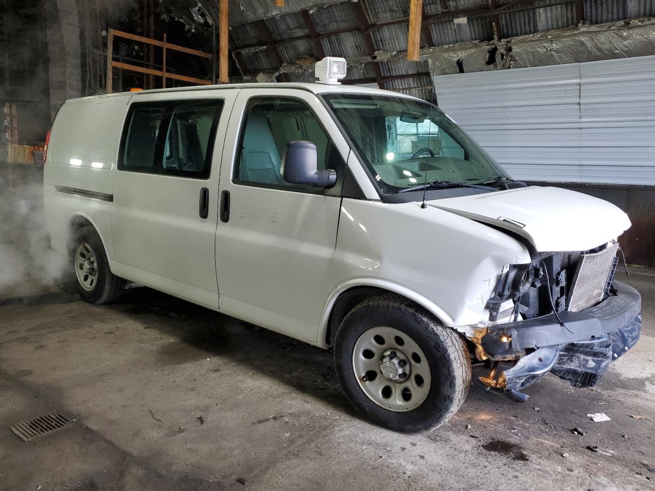 2014 Chevrolet Express - Image 4