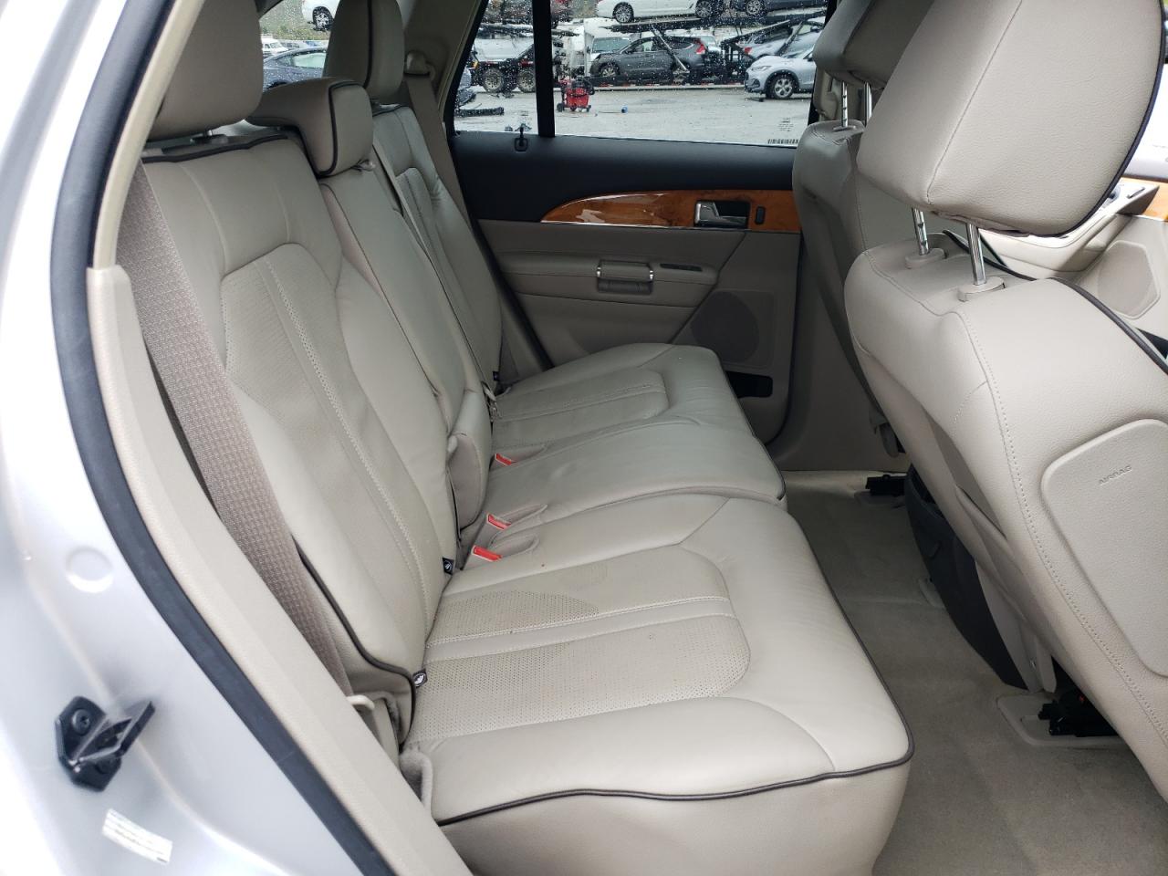 2014 Lincoln MKX - Image 10