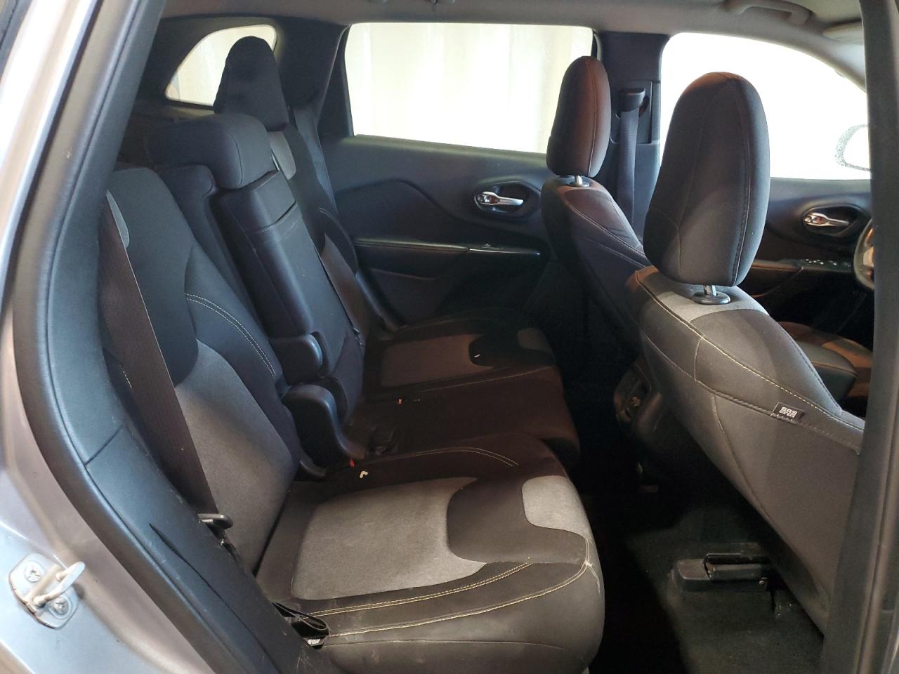 2014 Jeep Grand Cherokee - Image 11