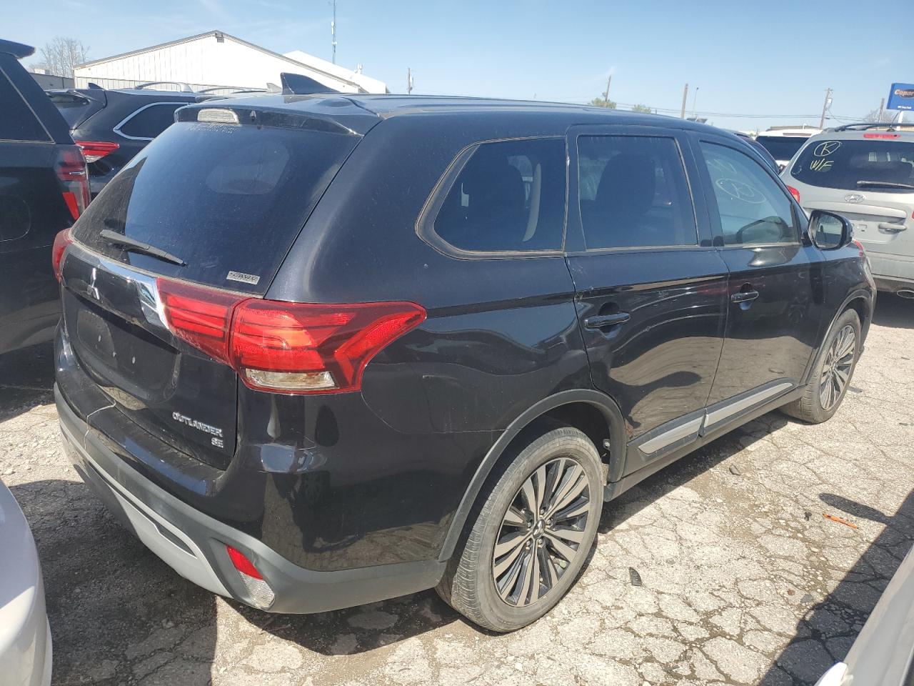 2019 Mitsubishi Outlander - Image 3