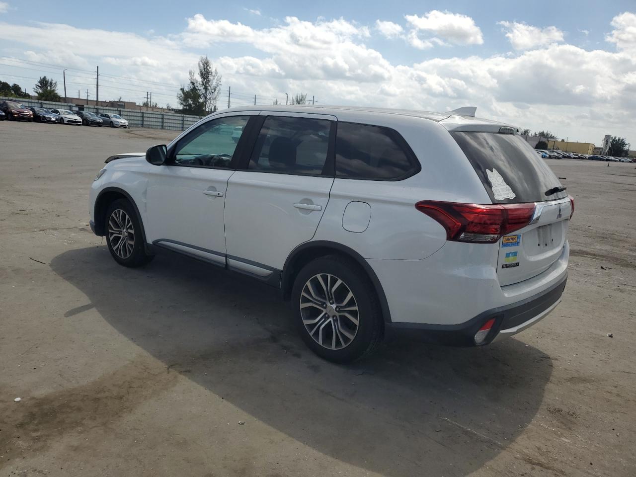 2017 Mitsubishi Outlander - Image 2