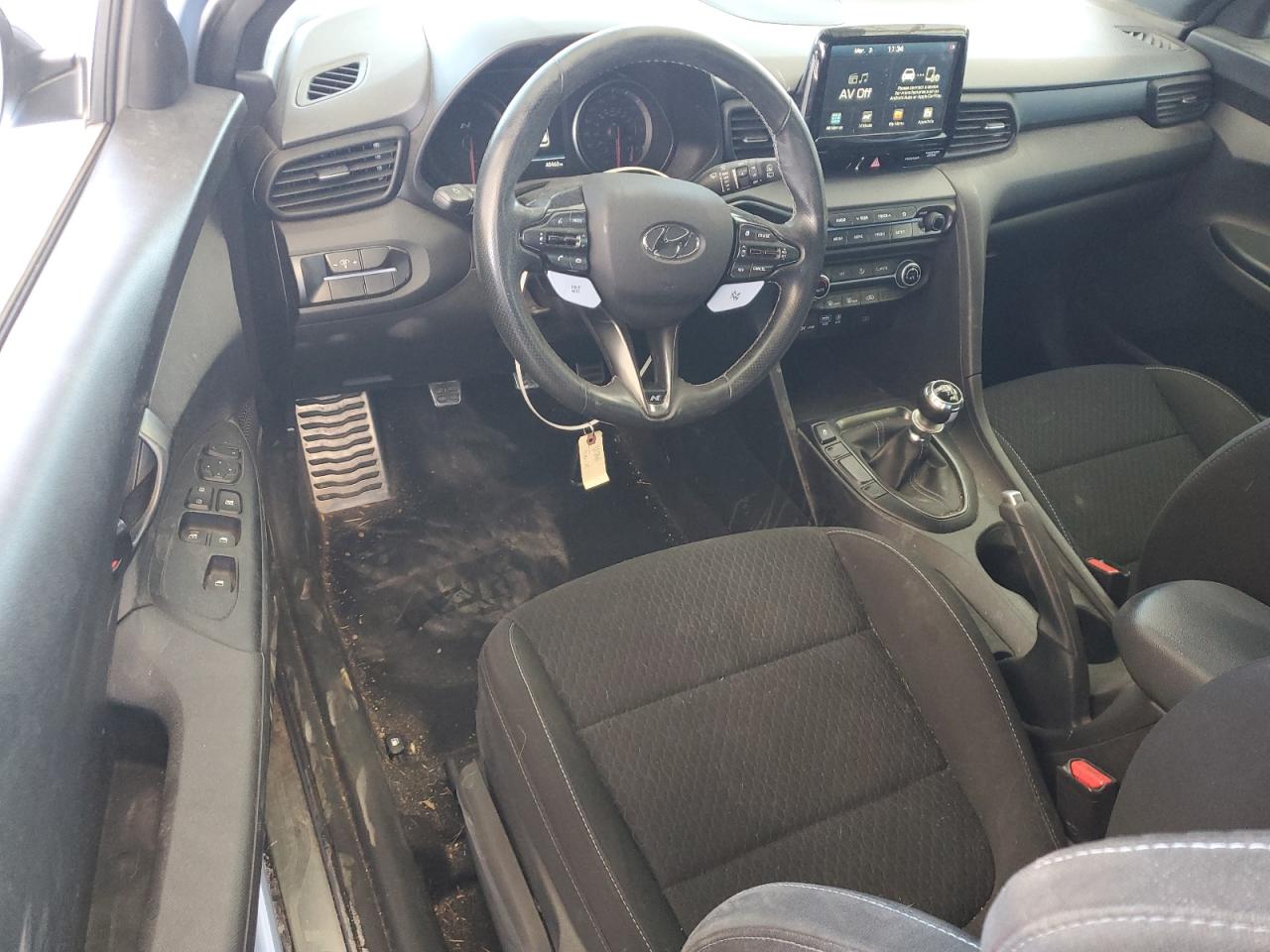 2020 Hyundai Veloster - Image 8