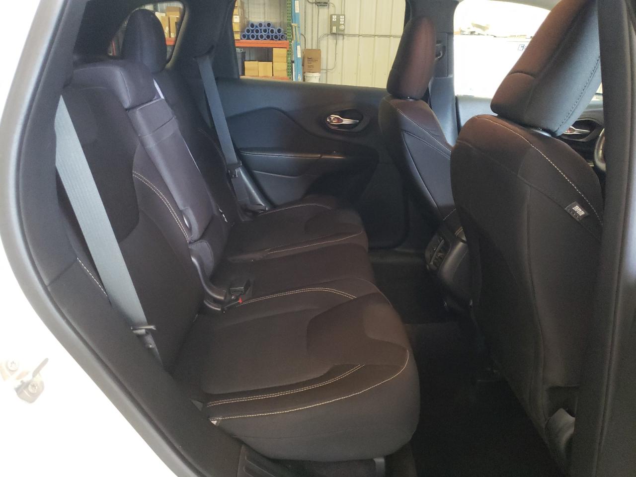 2015 Jeep Grand Cherokee - Image 11
