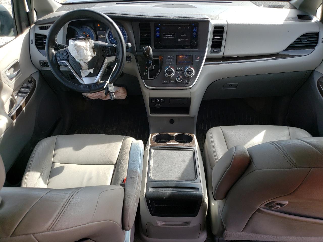 2017 Toyota Sienna - Image 8