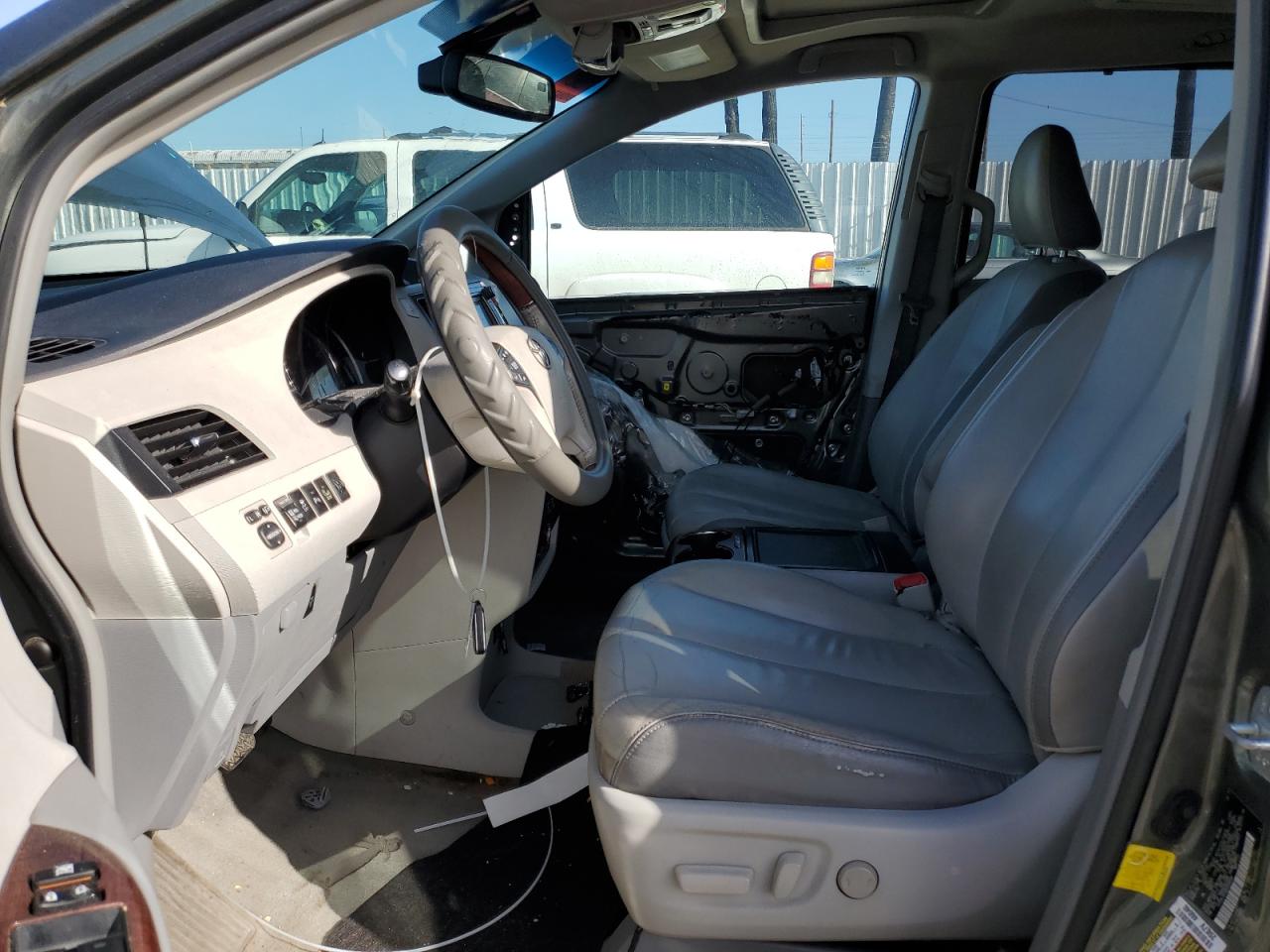 2013 Toyota Sienna - Image 7