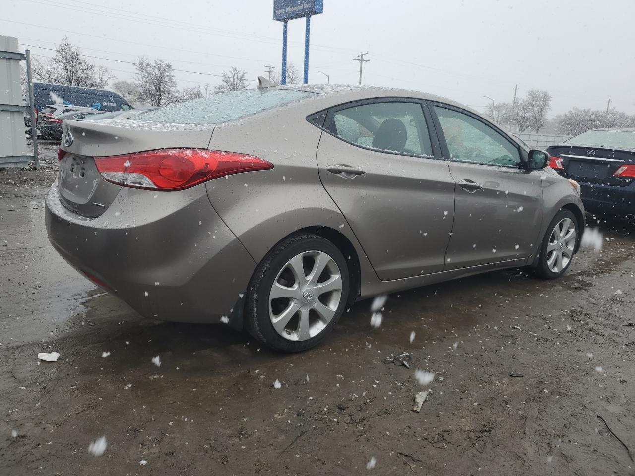 2011 Hyundai Elantra - Image 3