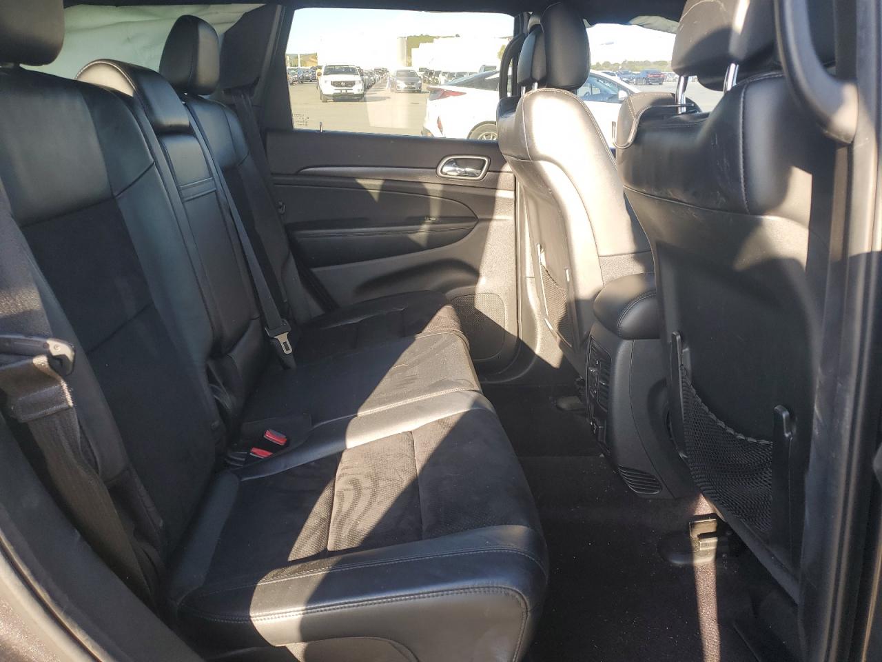2017 Jeep Grand Cherokee - Image 10