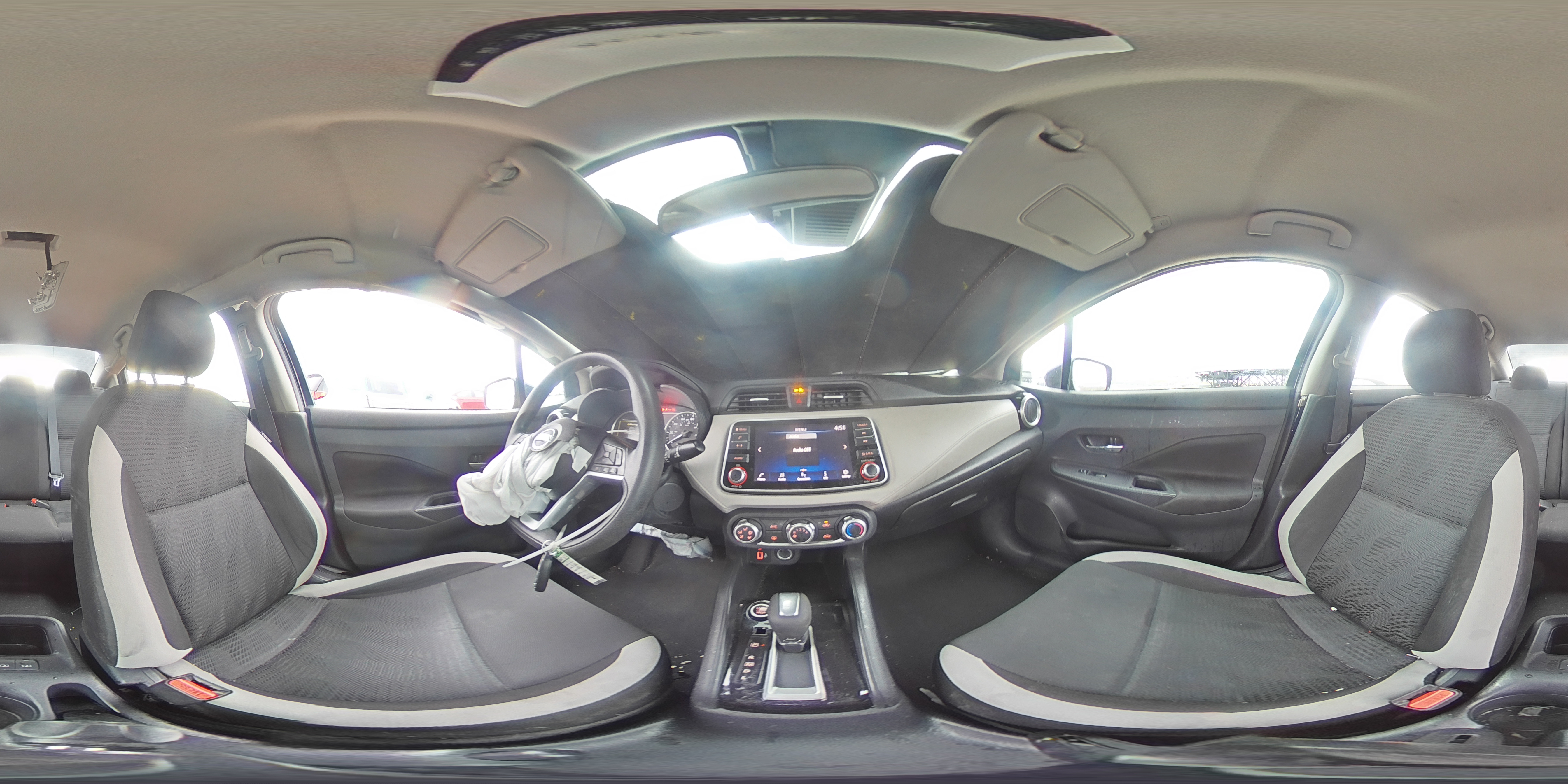 2021 Nissan Versa - Image 12